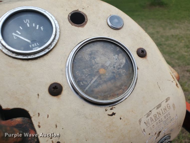 image for item IU9544 1963 Case 930 Comfort King  tractor