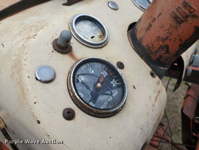 image for item IU9544 1963 Case 930 Comfort King  tractor