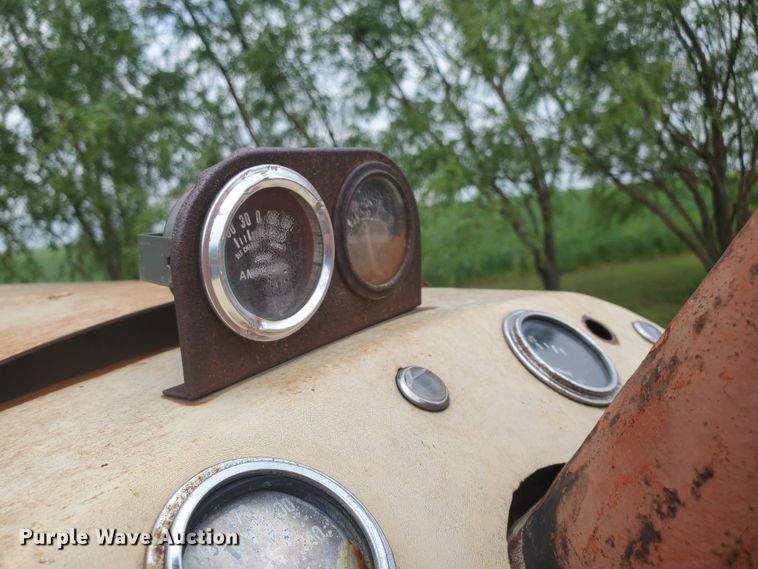 image for item IU9544 1963 Case 930 Comfort King  tractor