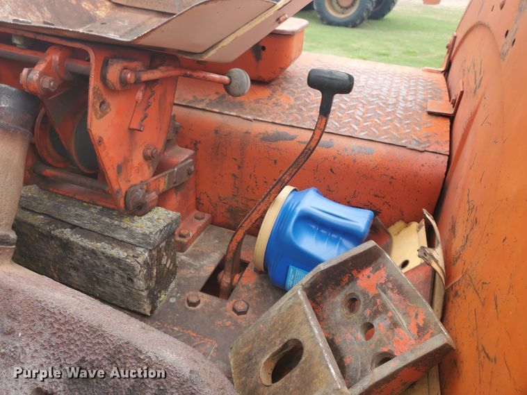 image for item IU9544 1963 Case 930 Comfort King  tractor