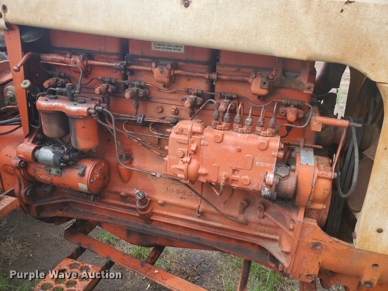 image for item IU9544 1963 Case 930 Comfort King  tractor