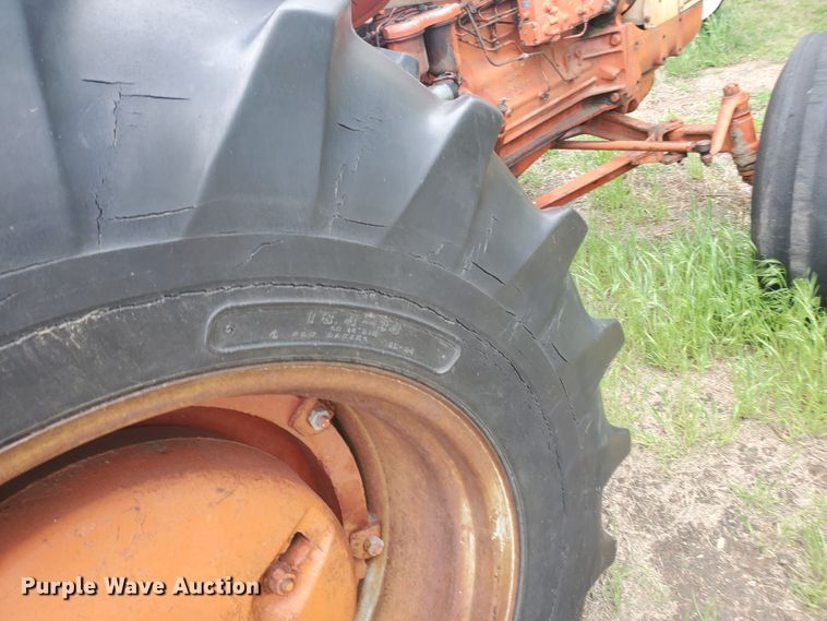 image for item IU9544 1963 Case 930 Comfort King  tractor