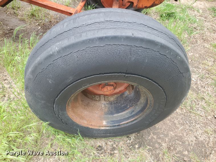 image for item IU9544 1963 Case 930 Comfort King  tractor