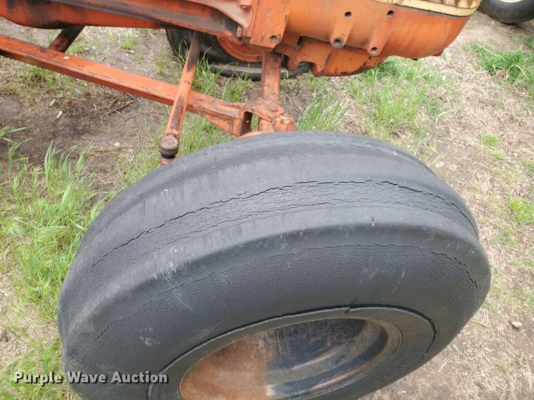 image for item IU9544 1963 Case 930 Comfort King  tractor