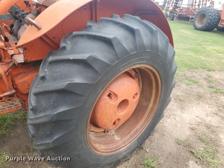 image for item IU9544 1963 Case 930 Comfort King  tractor