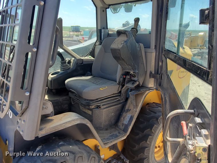 image for item IX9925 2014 Volvo MC 115C  skid steer loader