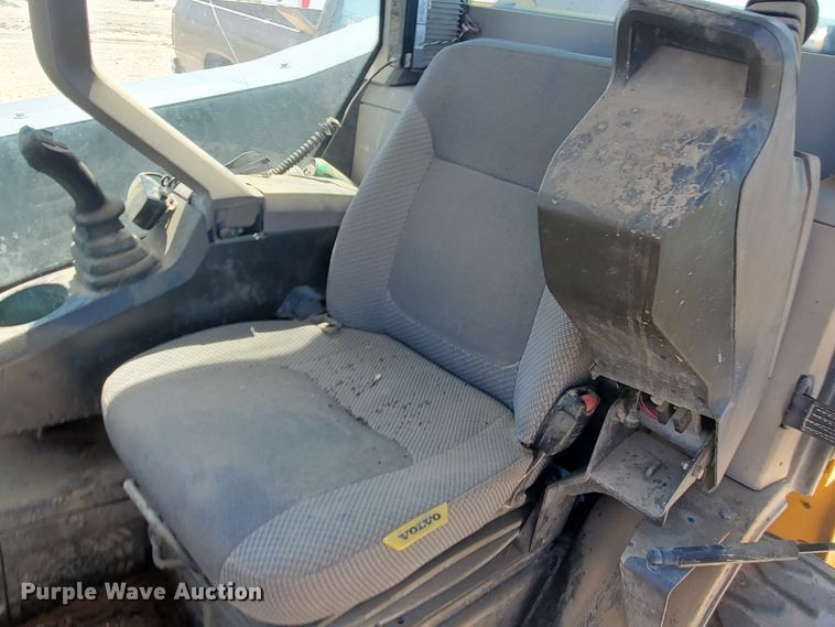 image for item IX9925 2014 Volvo MC 115C  skid steer loader