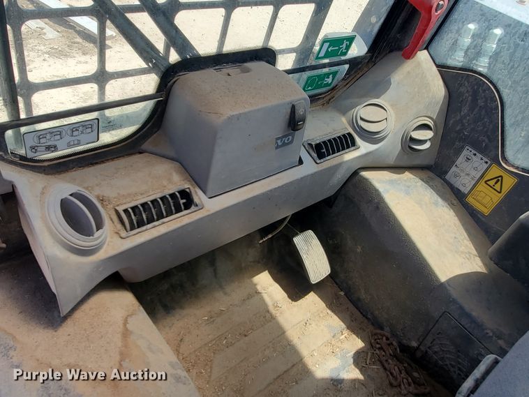 image for item IX9925 2014 Volvo MC 115C  skid steer loader