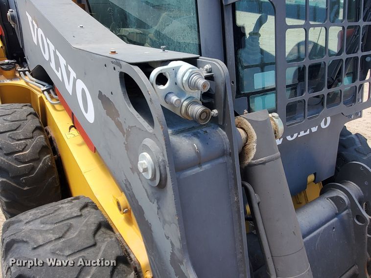 image for item IX9925 2014 Volvo MC 115C  skid steer loader
