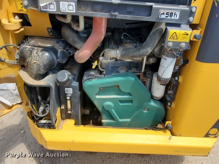 image for item IX9925 2014 Volvo MC 115C  skid steer loader