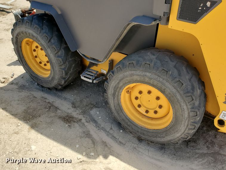 image for item IX9925 2014 Volvo MC 115C  skid steer loader