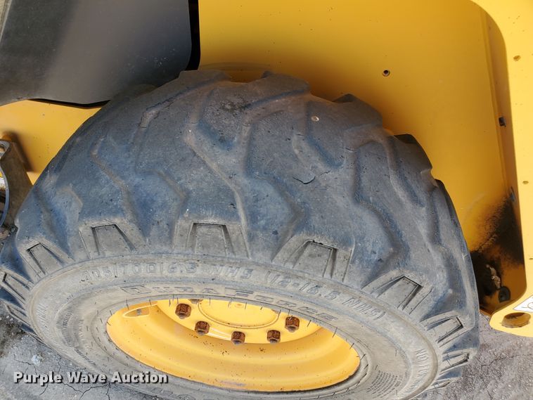 image for item IX9925 2014 Volvo MC 115C  skid steer loader