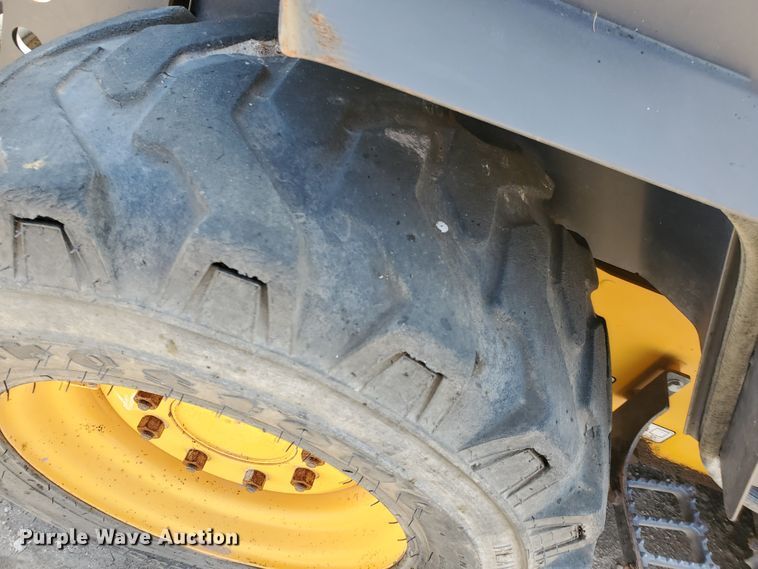 image for item IX9925 2014 Volvo MC 115C  skid steer loader