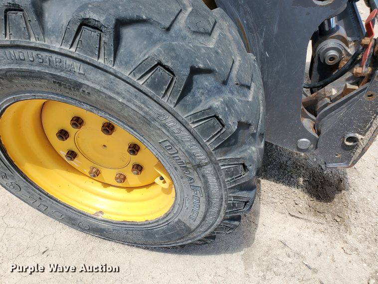 image for item IX9925 2014 Volvo MC 115C  skid steer loader