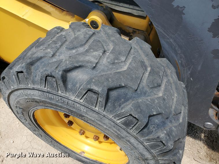 image for item IX9925 2014 Volvo MC 115C  skid steer loader