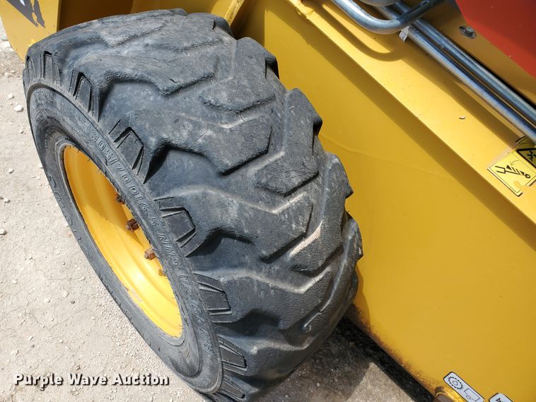 image for item IX9925 2014 Volvo MC 115C  skid steer loader