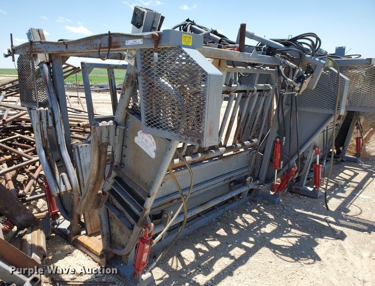 image for item IX9929 Bowman  hydraulic squeeze chute