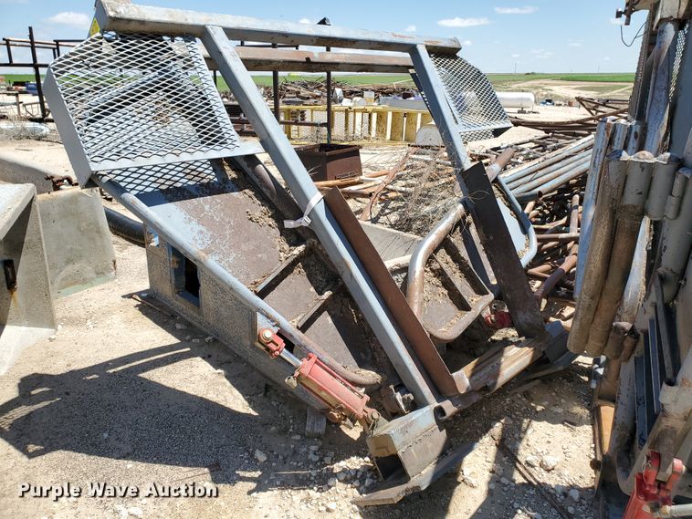 image for item IX9929 Bowman  hydraulic squeeze chute