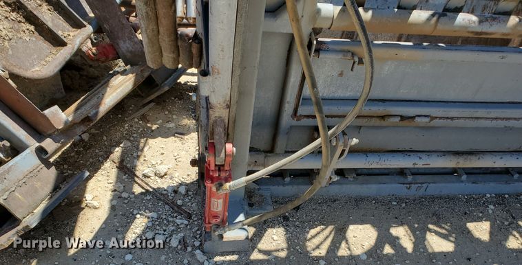 image for item IX9929 Bowman  hydraulic squeeze chute
