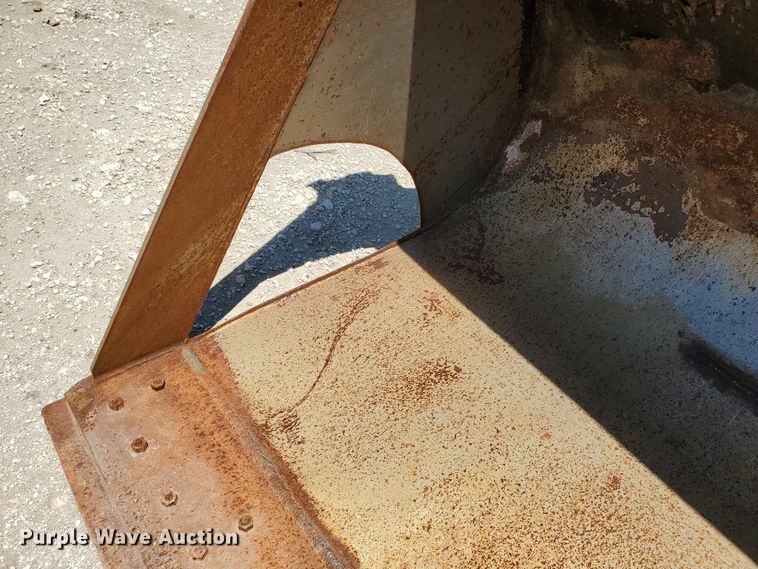 image for item IX9939 Rockland LB  108"W bucket