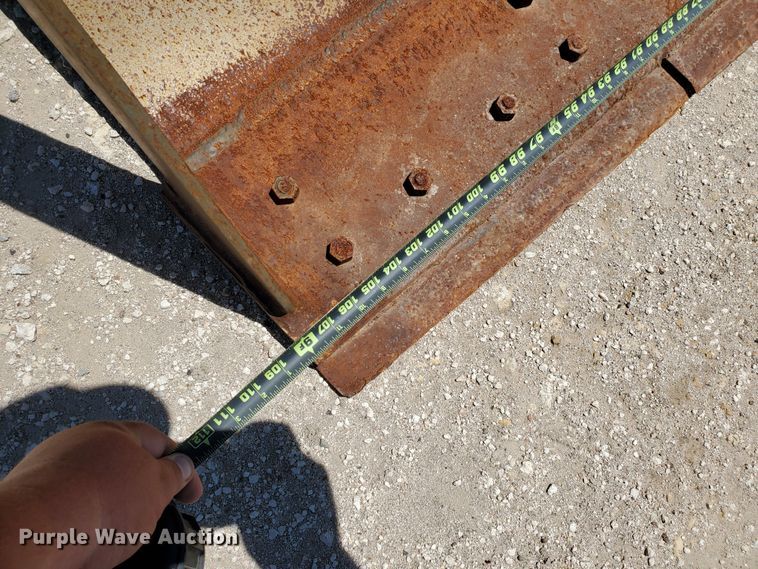 image for item IX9939 Rockland LB  108"W bucket