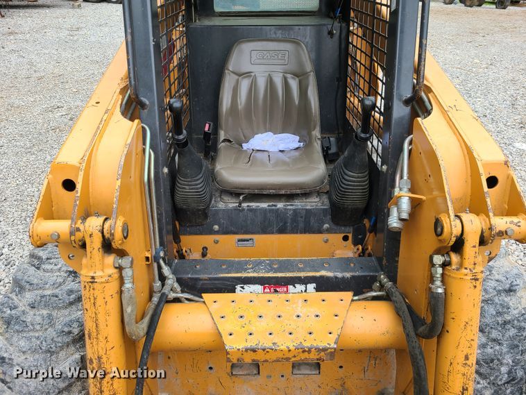 image for item HM9866 2002 Case 60XT  skid steer loader