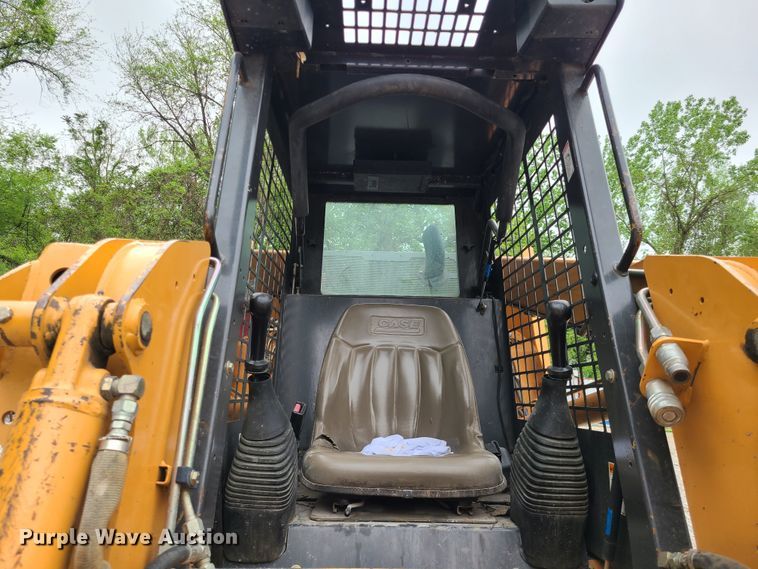 image for item HM9866 2002 Case 60XT  skid steer loader