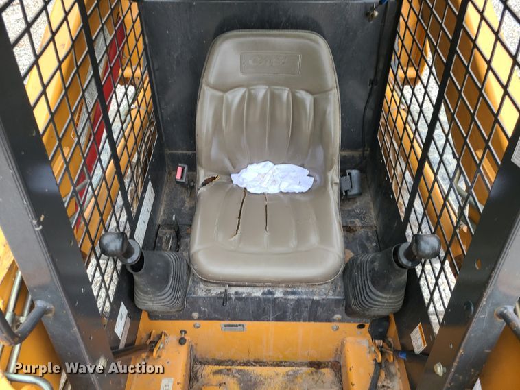image for item HM9866 2002 Case 60XT  skid steer loader