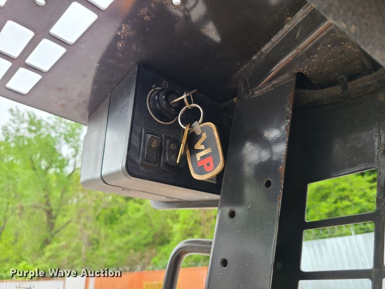 image for item HM9866 2002 Case 60XT  skid steer loader