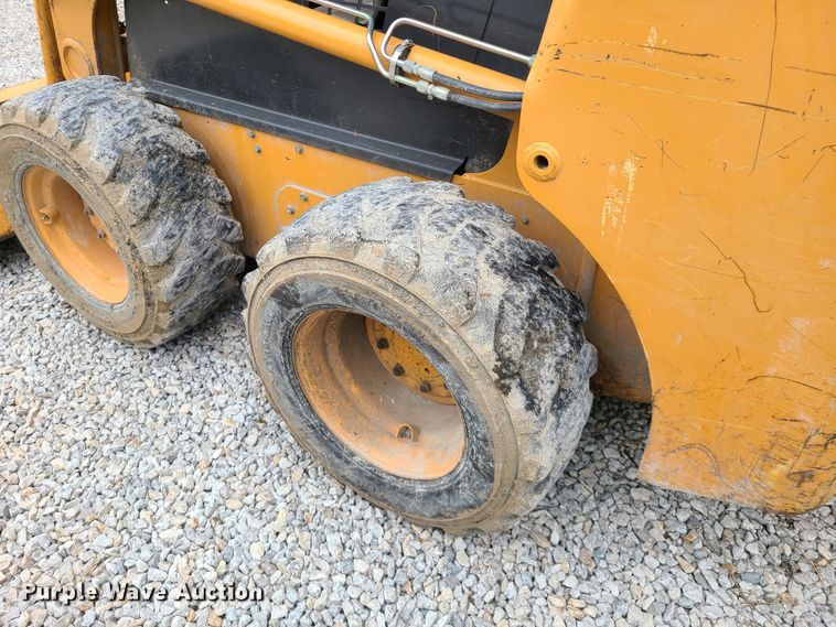 image for item HM9866 2002 Case 60XT  skid steer loader
