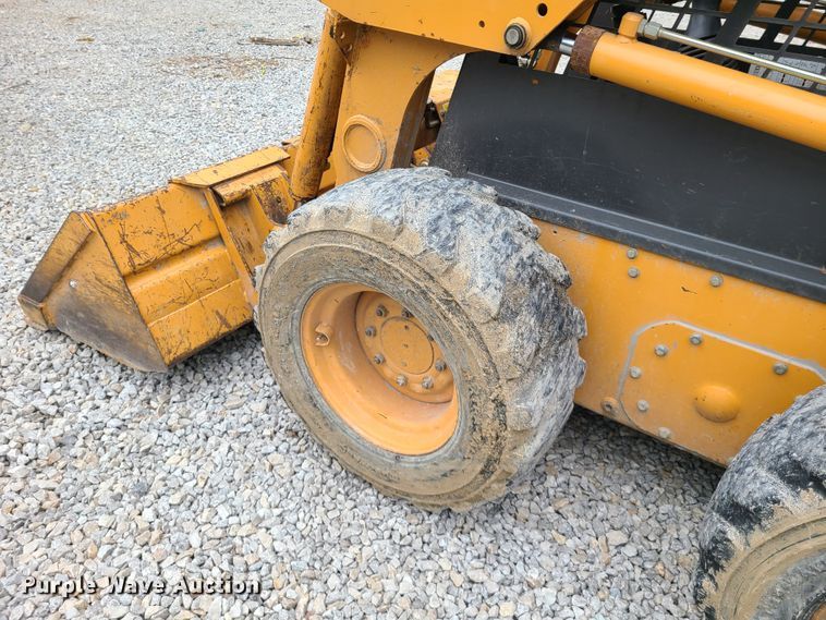 image for item HM9866 2002 Case 60XT  skid steer loader