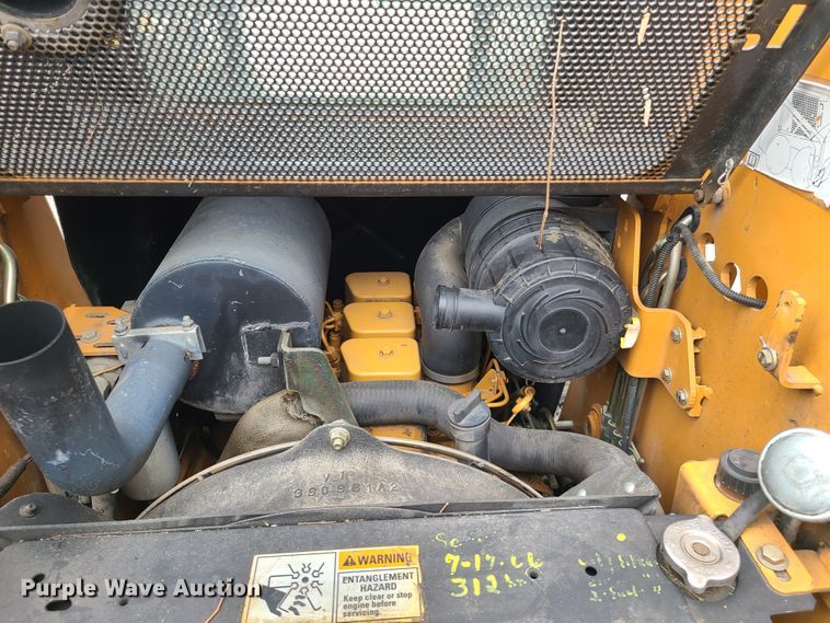 image for item HM9866 2002 Case 60XT  skid steer loader