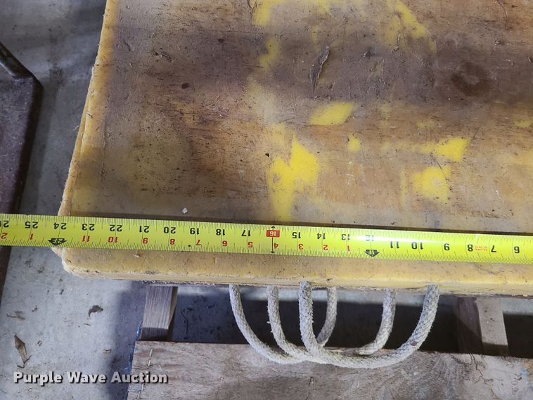 image for item IQ9139 (11) poly crane pads