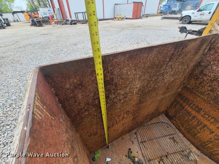 image for item IQ9155 (2) dumpsters