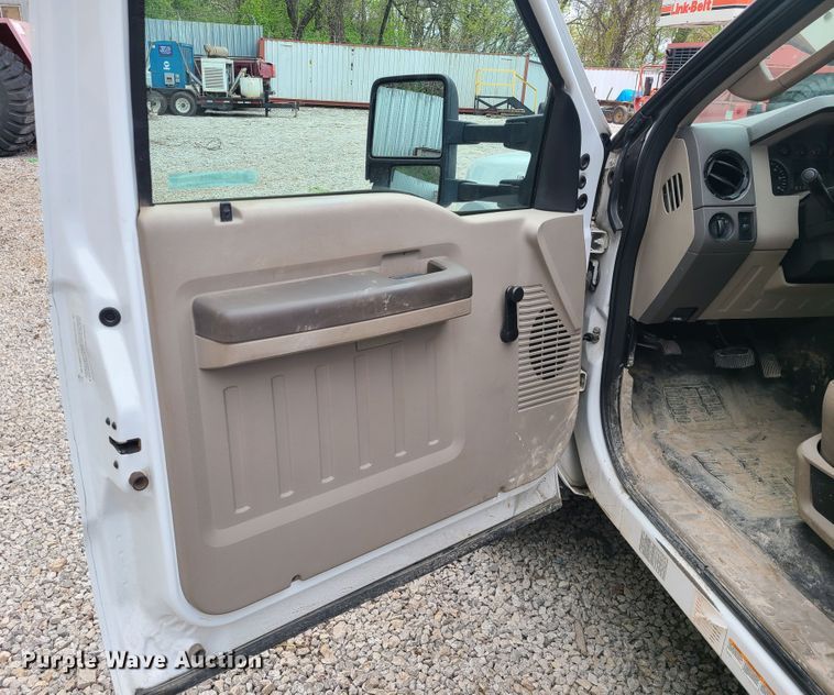 image for item IQ9174 2010 Ford F450 Super Duty  flatbed truck