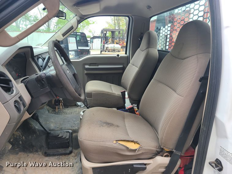 image for item IQ9174 2010 Ford F450 Super Duty  flatbed truck