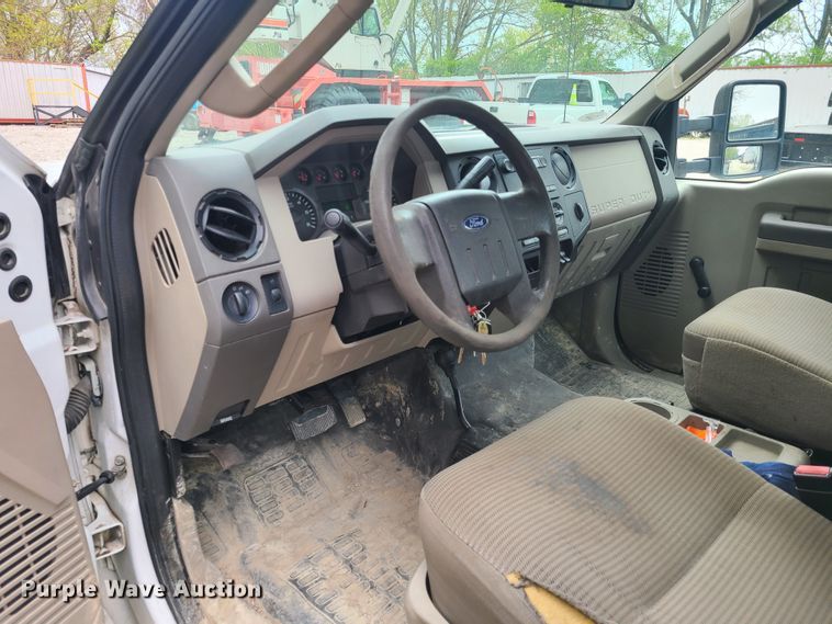 image for item IQ9174 2010 Ford F450 Super Duty  flatbed truck