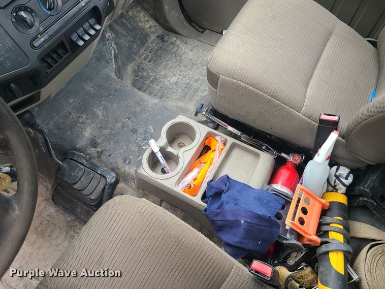 image for item IQ9174 2010 Ford F450 Super Duty  flatbed truck