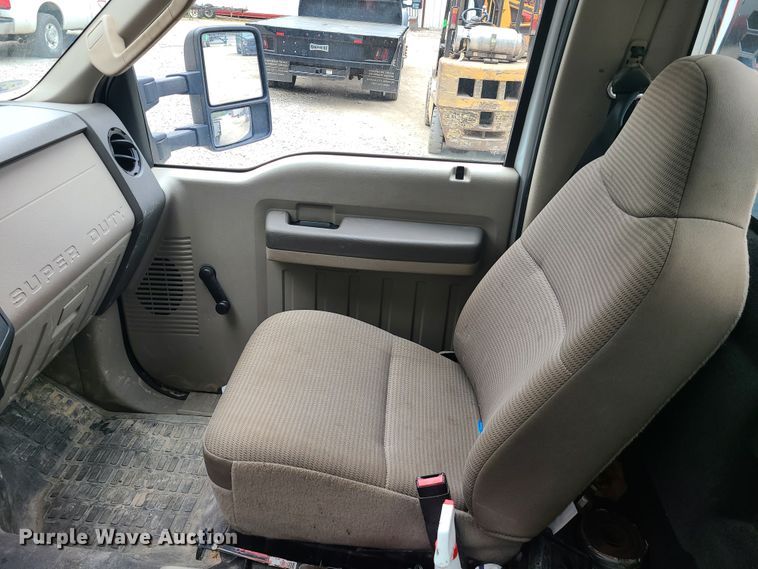 image for item IQ9174 2010 Ford F450 Super Duty  flatbed truck