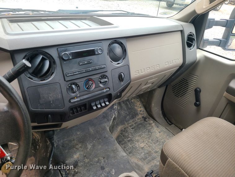 image for item IQ9174 2010 Ford F450 Super Duty  flatbed truck