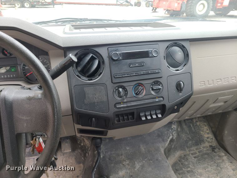 image for item IQ9174 2010 Ford F450 Super Duty  flatbed truck