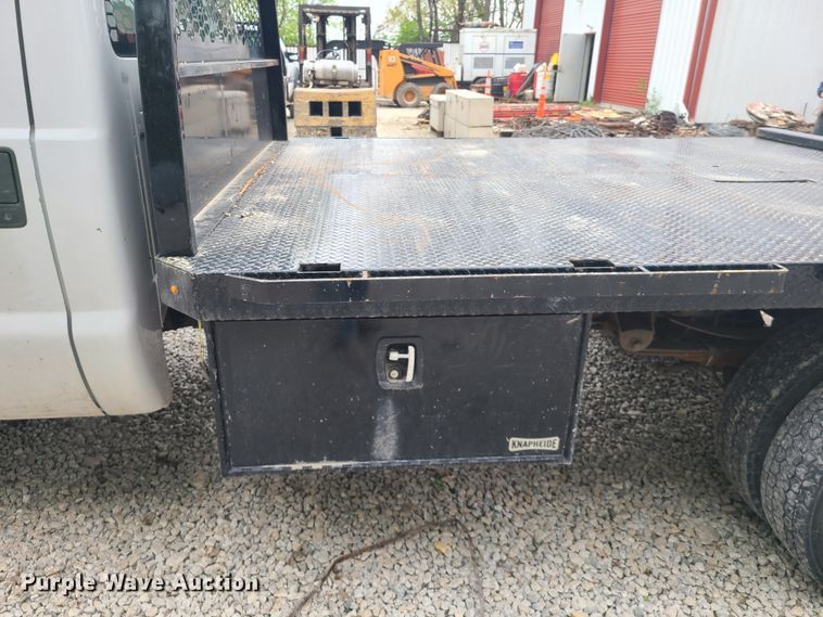 image for item IQ9174 2010 Ford F450 Super Duty  flatbed truck