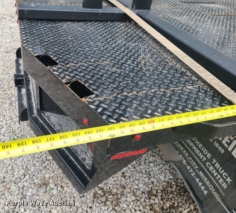 image for item IQ9174 2010 Ford F450 Super Duty  flatbed truck