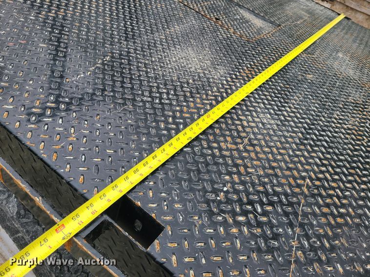 image for item IQ9174 2010 Ford F450 Super Duty  flatbed truck