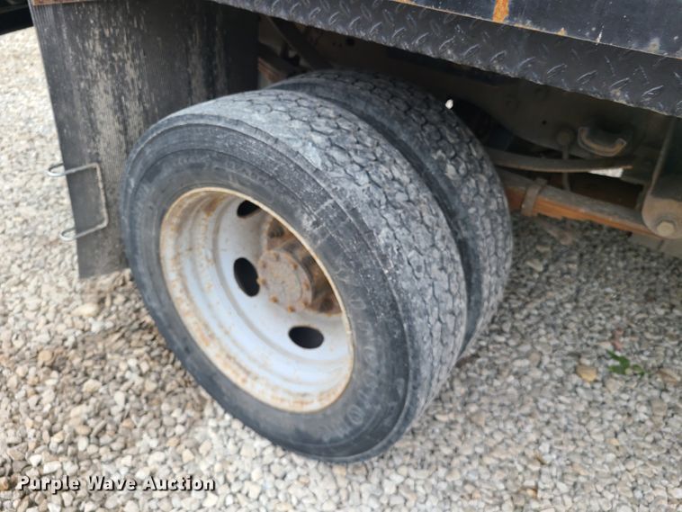 image for item IQ9174 2010 Ford F450 Super Duty  flatbed truck