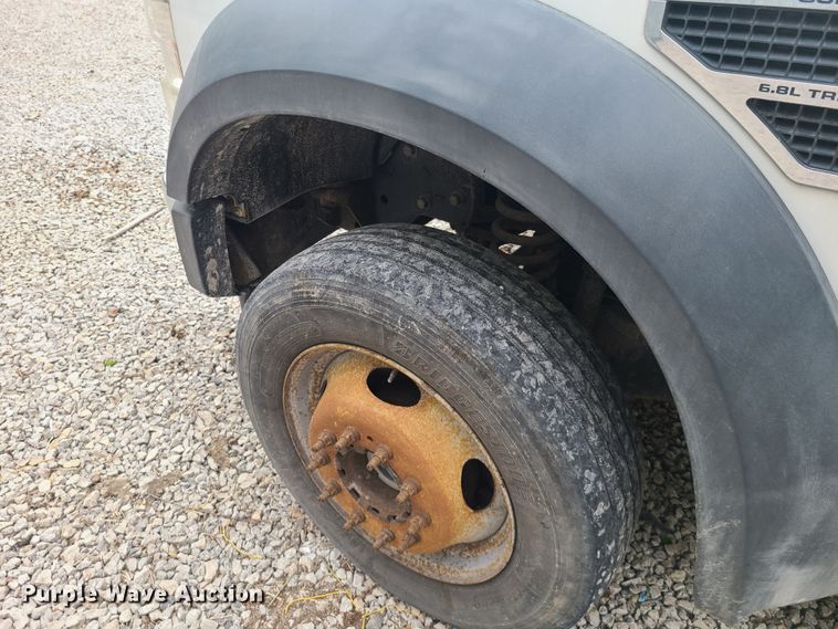 image for item IQ9174 2010 Ford F450 Super Duty  flatbed truck