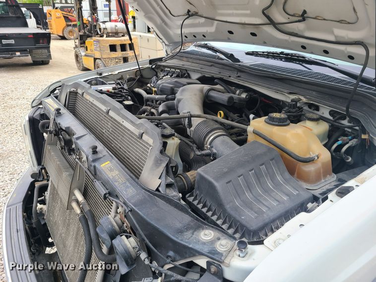 image for item IQ9174 2010 Ford F450 Super Duty  flatbed truck