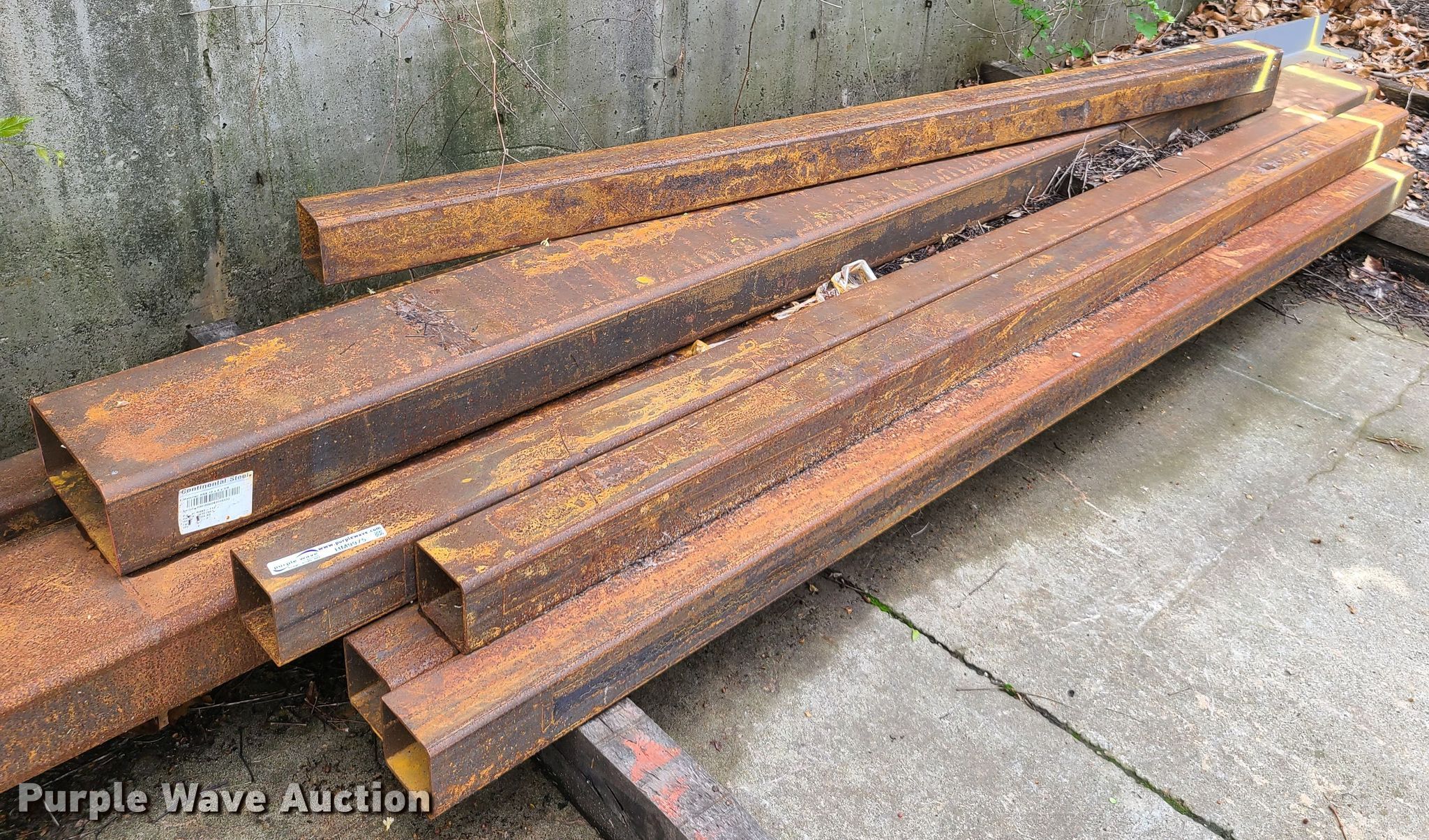 Building materials in Kansas City, MO Item HM9975 sold Purple Wave