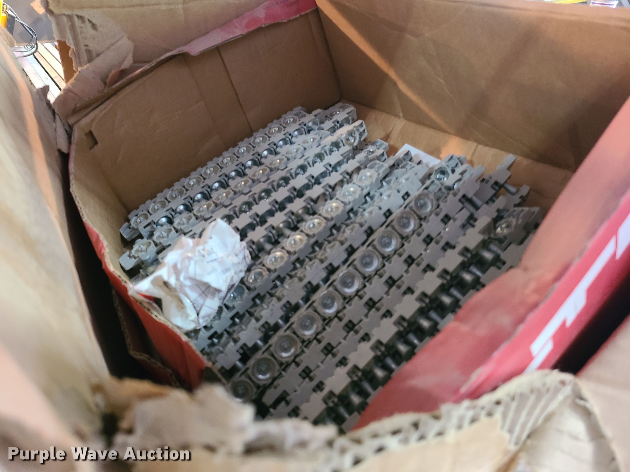 Approximately 15,000 Hilti SSLC self tapping screws in Kansas City, MO