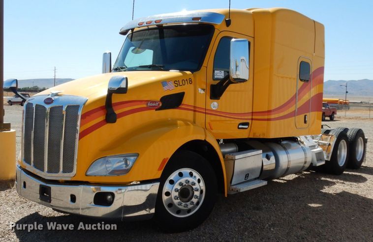 image for item DC2087 2016 Peterbilt 579  semi truck